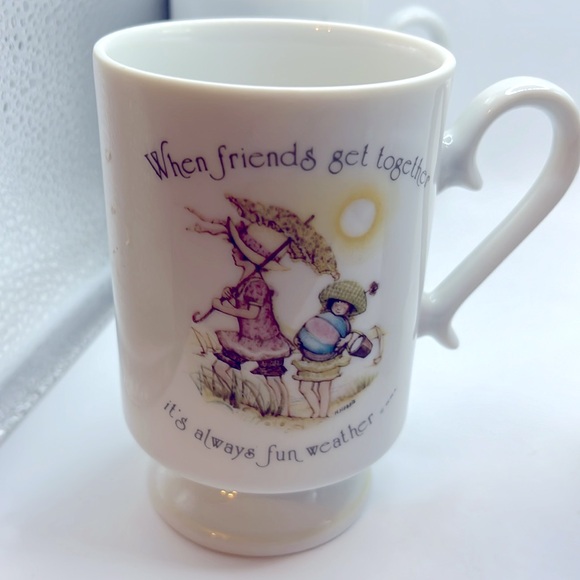 Vintage Holly Hobbie Set of 3 Genuine Porcelain Pedestal Mugs - Picture 3 of 5